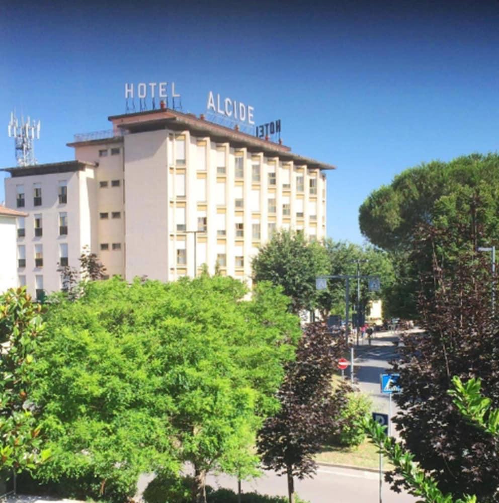 Hotel Ristorante Alcide Poggibonsi Exteriör bild