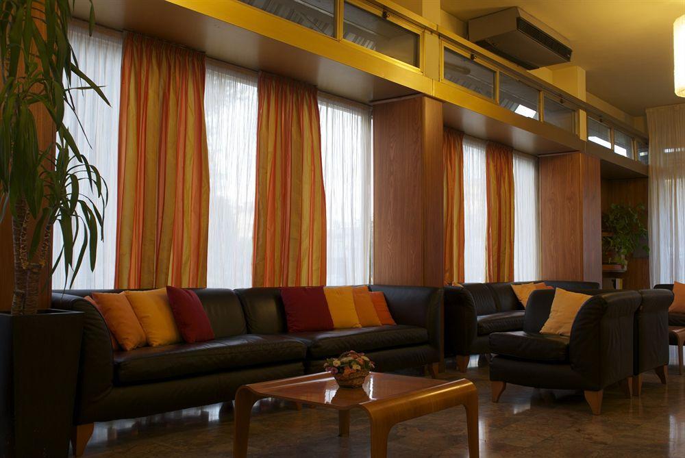 Hotel Ristorante Alcide Poggibonsi Exteriör bild
