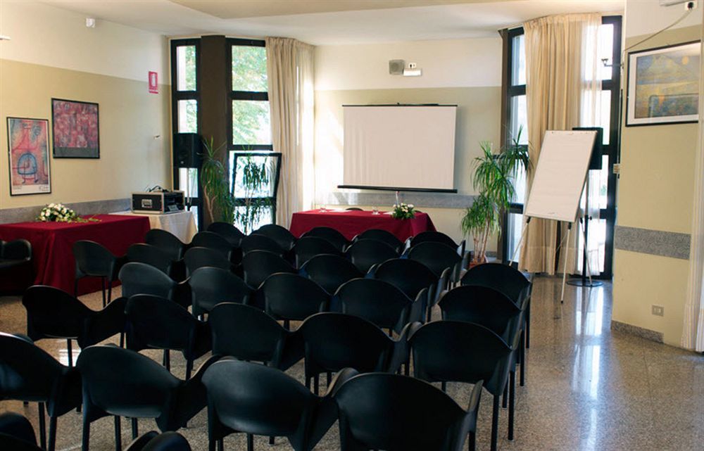 Hotel Ristorante Alcide Poggibonsi Exteriör bild