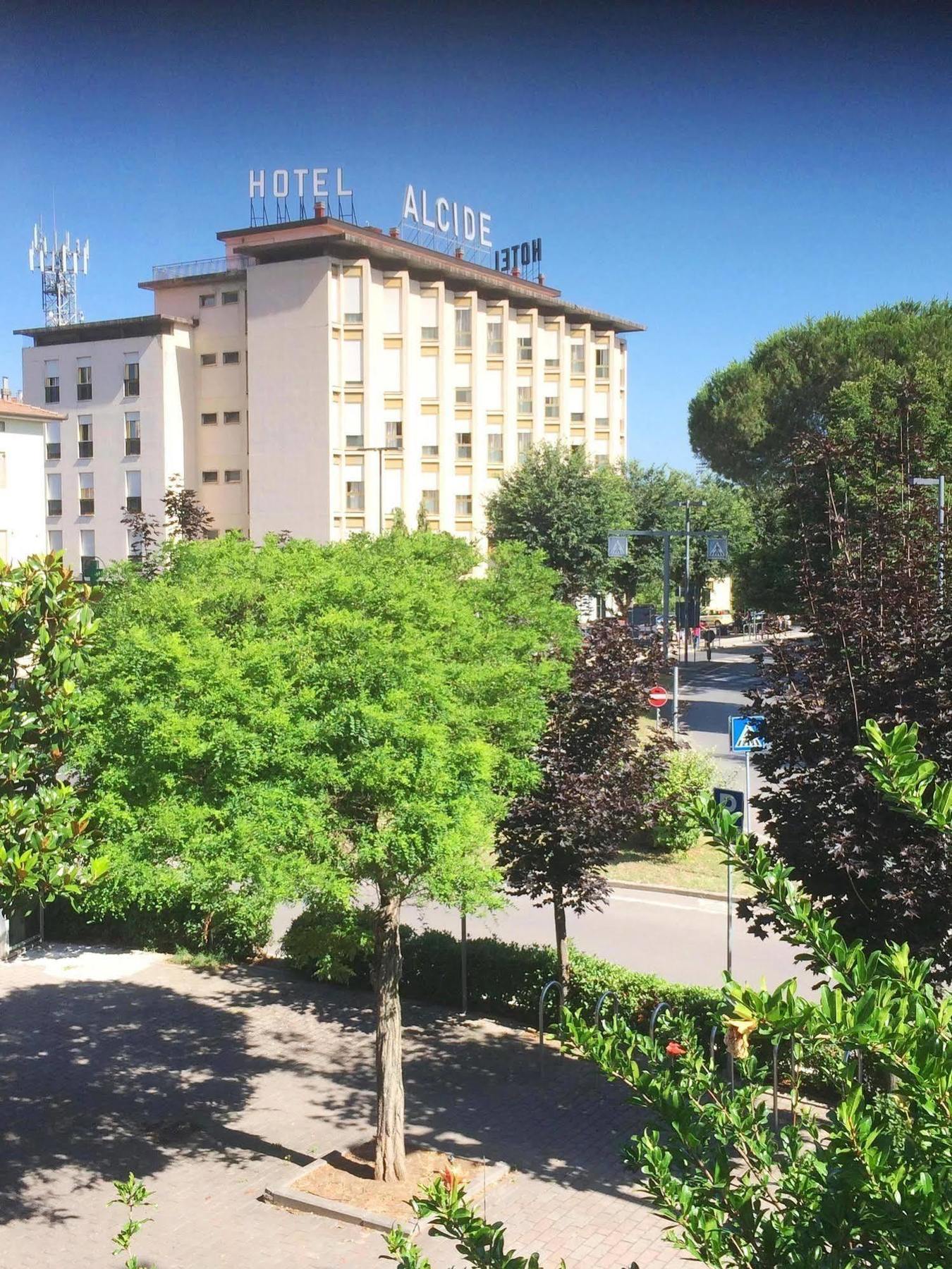 Hotel Ristorante Alcide Poggibonsi Exteriör bild