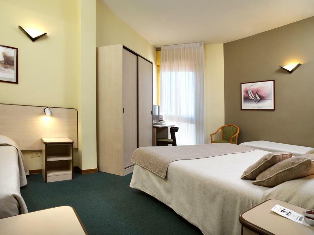 Hotel Ristorante Alcide Poggibonsi Exteriör bild